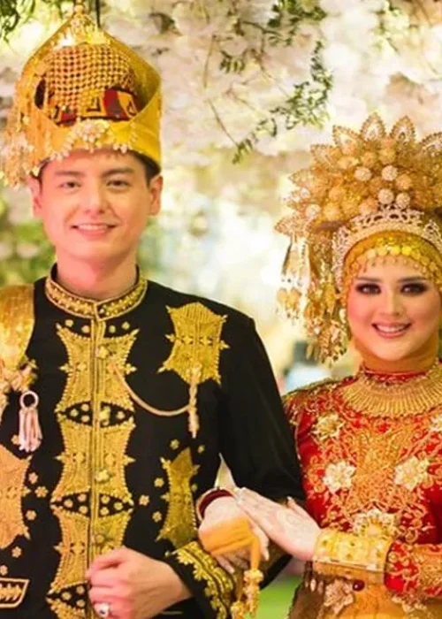 3._pakaian_adat_aceh_instagram.com_cutratumeyriska.jpg